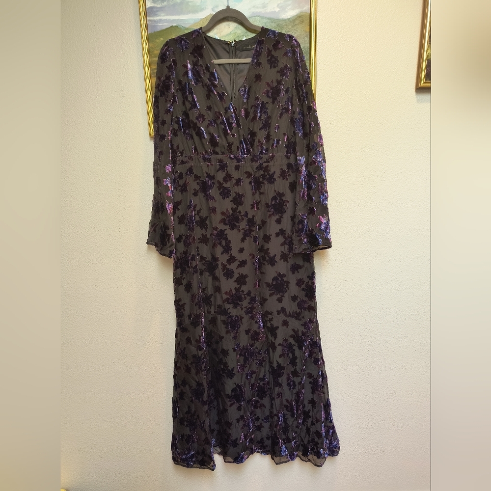 House of Harlow 1960 Black Long Sleeve V-Neck Gown